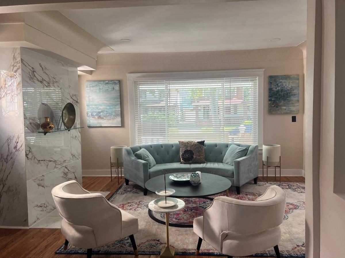 Elevated Entertainment Sleep Suite Cleveland Bagian luar foto