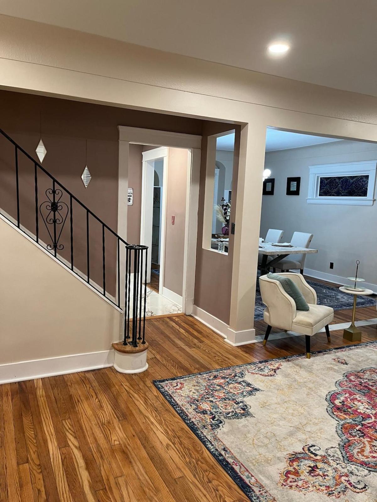 Elevated Entertainment Sleep Suite Cleveland Bagian luar foto